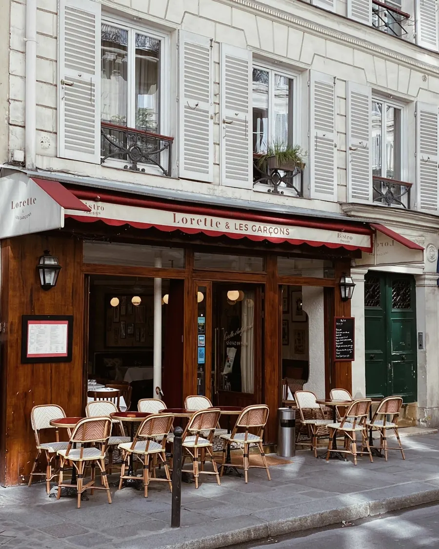 Salle d'un restaurant de quartier
